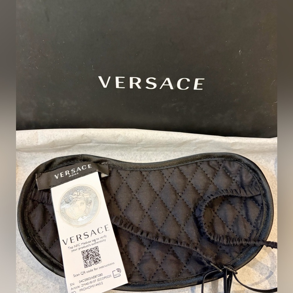 NWT VERSACE Black/Gold Medusa Motif Sleep Mask with box/shopping bag/Tissue ๐ค๐ - Picture 5 of 7